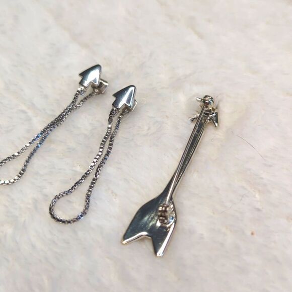 Vintage 90's Silvertone Arrow Brooche and Pierced Earrings - Picture 4 of 7